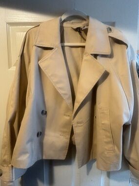 H&M Beige Cropped Trench Coat